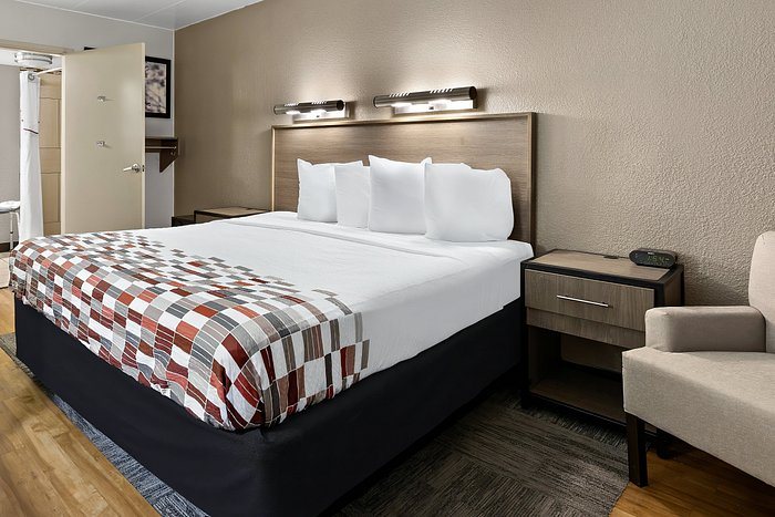 Red Roof Inn Cleveland Independence — Guest room