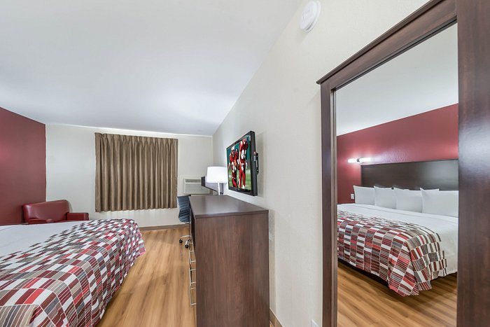 Red Roof Inn Dalton — Guest room