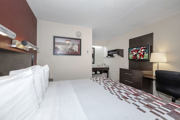 Red Roof Inn Dayton Fairborn Nutter Center — Guest room
