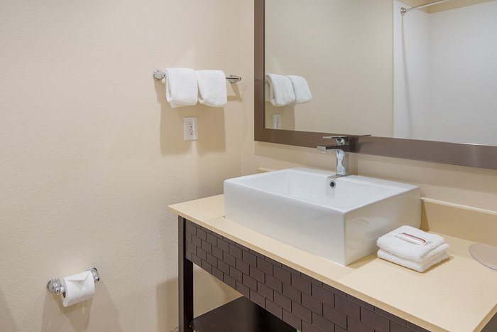 Red Roof Inn Fort Worth West — Bathroom