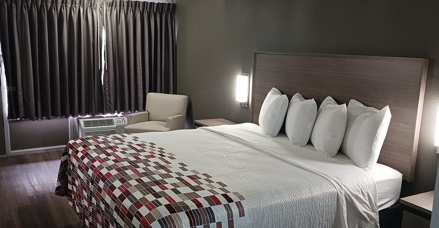Red Roof Inn Fort Worth West — Guest room
