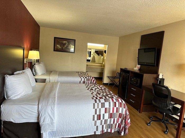 Red Roof Inn Fredericksburg South — Guest room