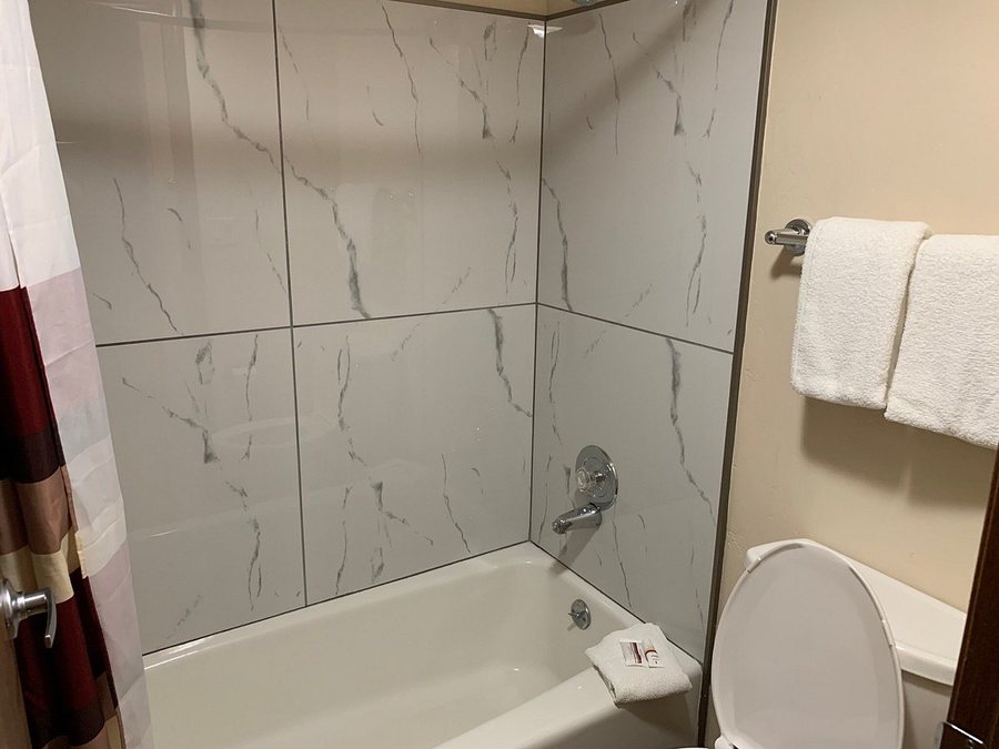 Red Roof Inn Grand Junction — Bathroom
