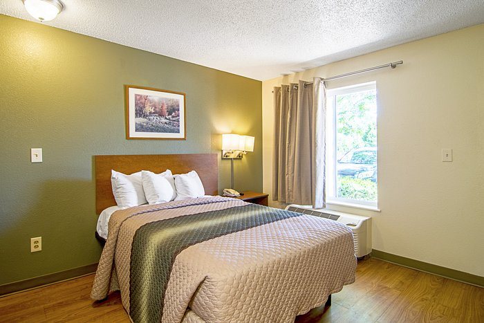 Red Roof Inn Gurnee Waukegan — Guest room
