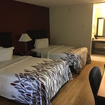 Red Roof Inn Hot Springs — Guest room