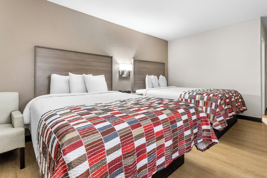 Red Roof Inn Huntsville AL — Guest room
