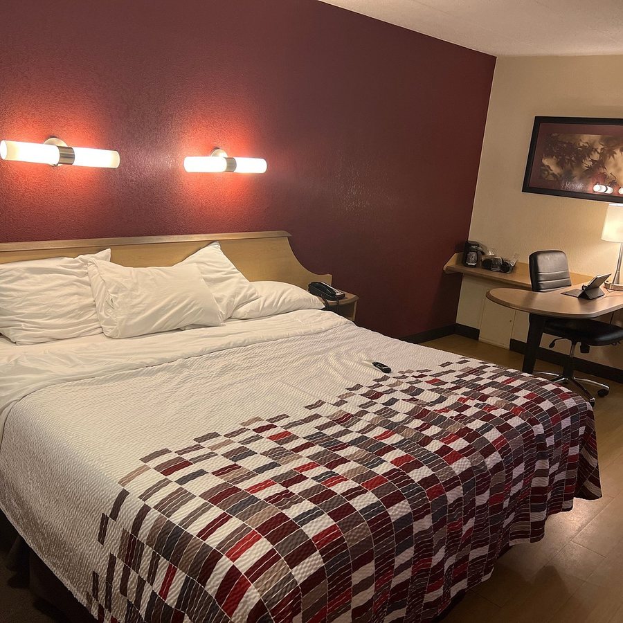 Red Roof Inn Indianapolis South — Guest room