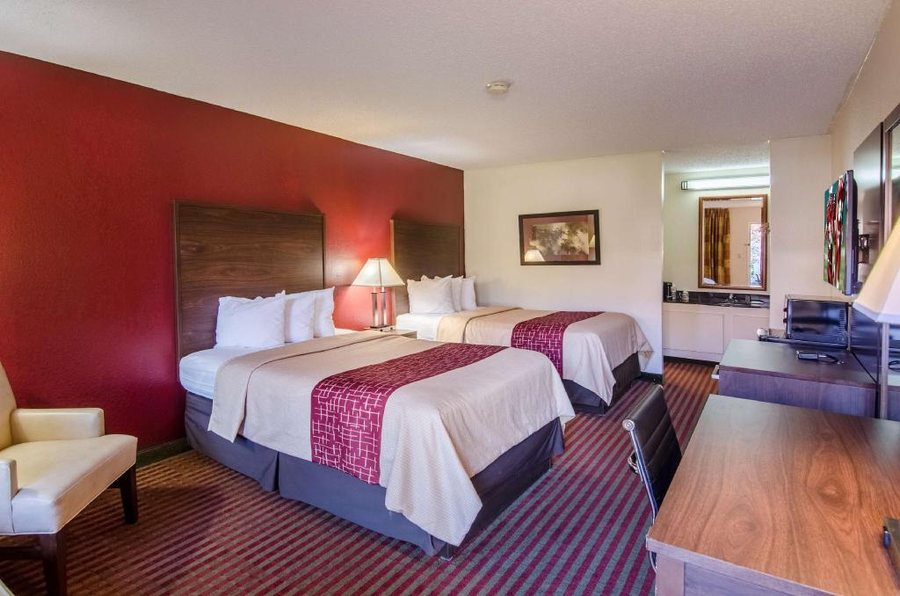 Red Roof Inn Kingsland — Guest room