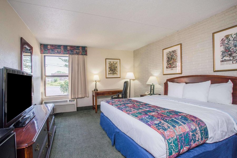 Red Roof Inn Leesburg Va — Guest room