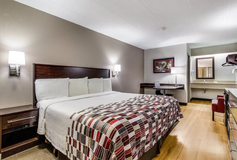 Red Roof Inn Lexington South — Guest room