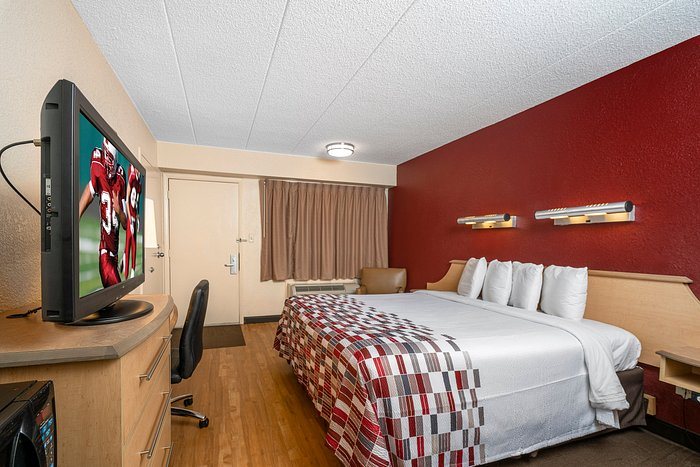 Red Roof Inn Louisville Fair And Expo — Guest room