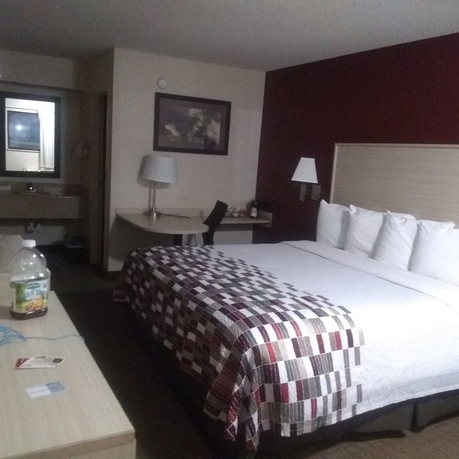 Red Roof Inn Memphis East — Guest room