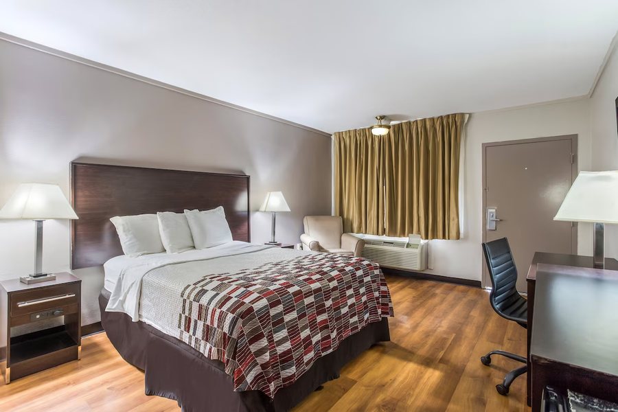 Red Roof Inn Meridian — Guest room