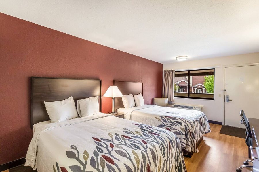 Red Roof Inn Milwaukee Airport Oak Creek — Guest room