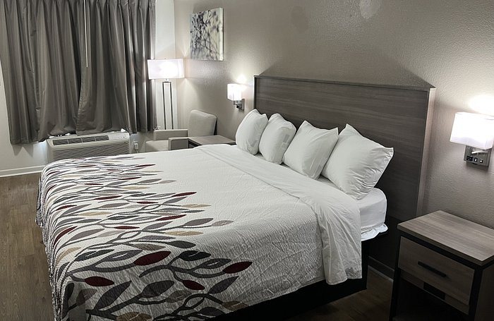 Red Roof Inn Monroe — Guest room