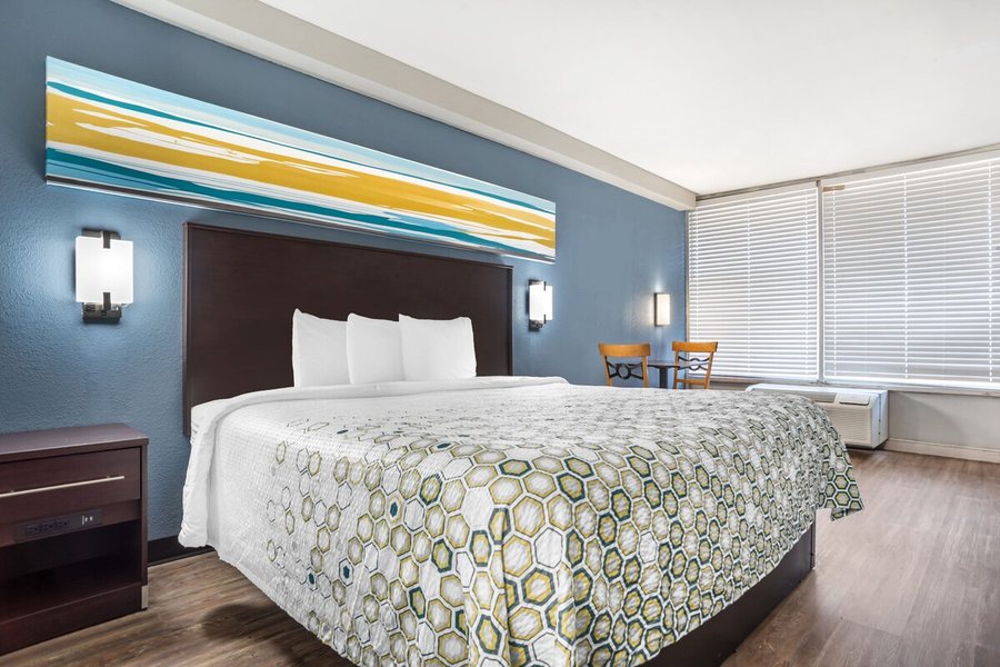 Red Roof Inn Montgomery Midtown — Guest room