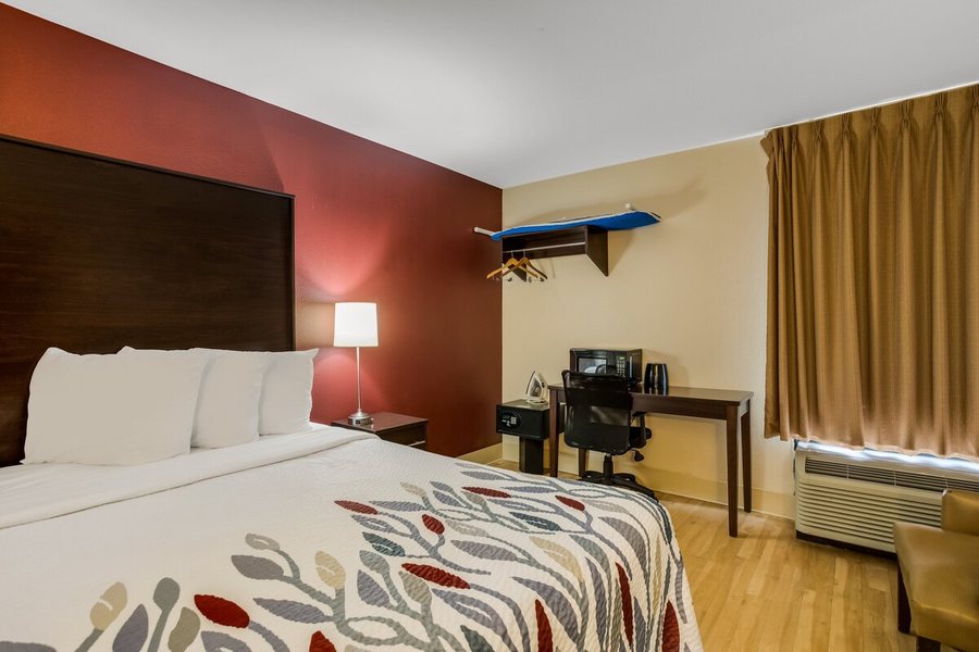 Red Roof Inn Nashville Franklin — Guest room