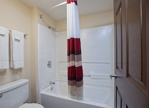 Red Roof Inn North Corpus Christi — Bathroom