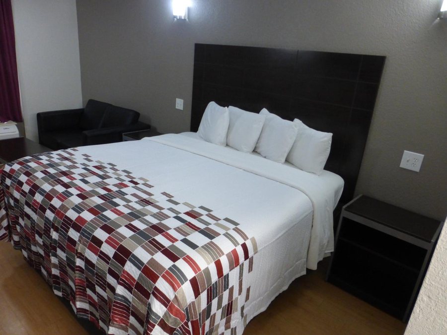 Red Roof Inn North Corpus Christi — Guest room