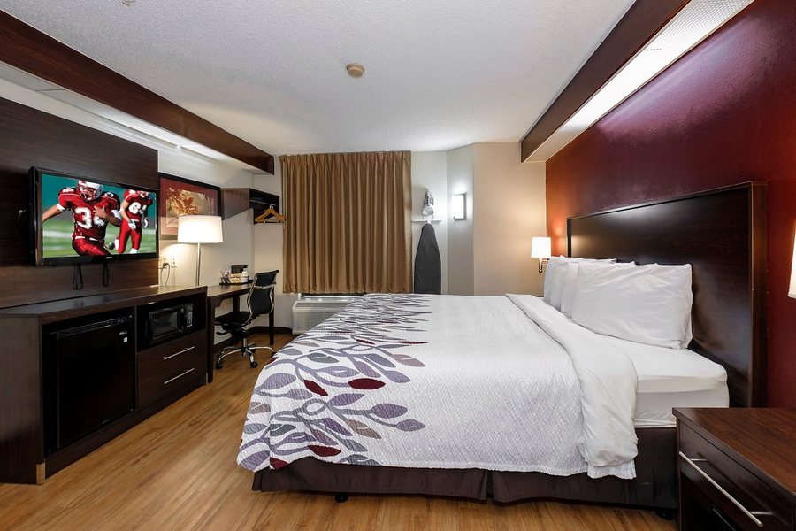 Red Roof Inn Pensacola I 10 At Davis Highway — Guest room
