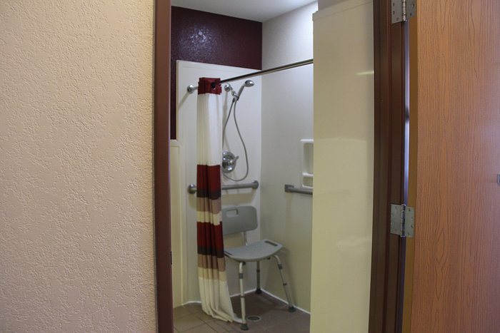 Red Roof Inn Pharr Mcallen — Bathroom