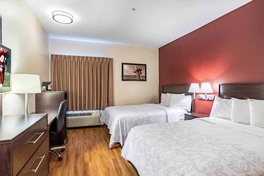 Red Roof Inn Raleigh North crabtree Mall lenovo Center — Guest room
