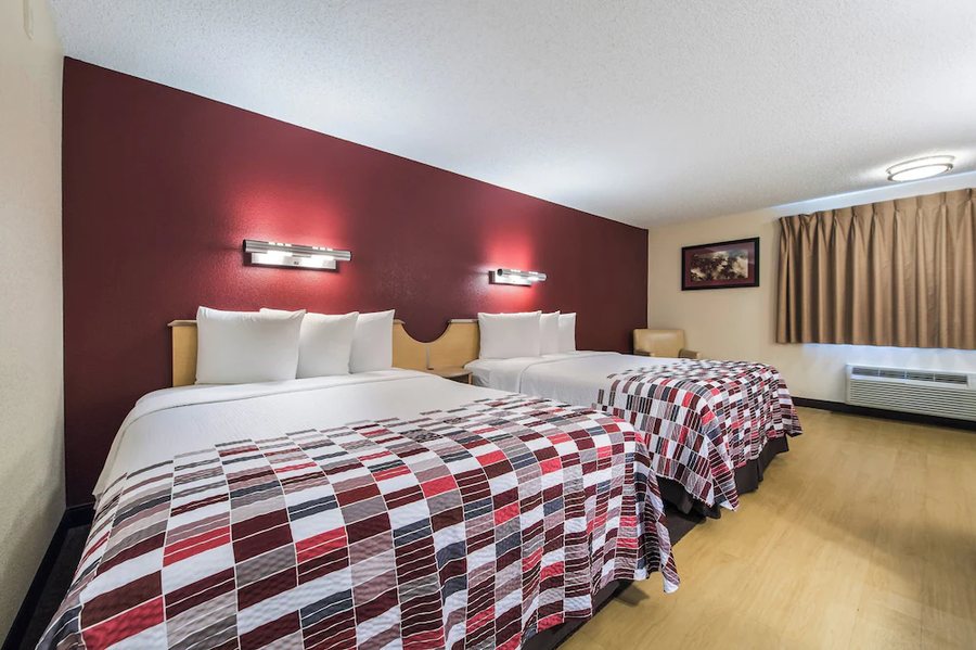 Red Roof Inn Seattle Airport SEATAC — Guest room