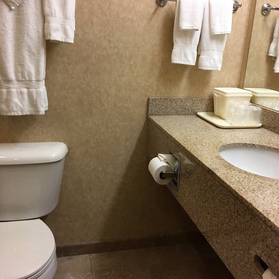 Red Roof Inn St George UT Convention Center — Bathroom