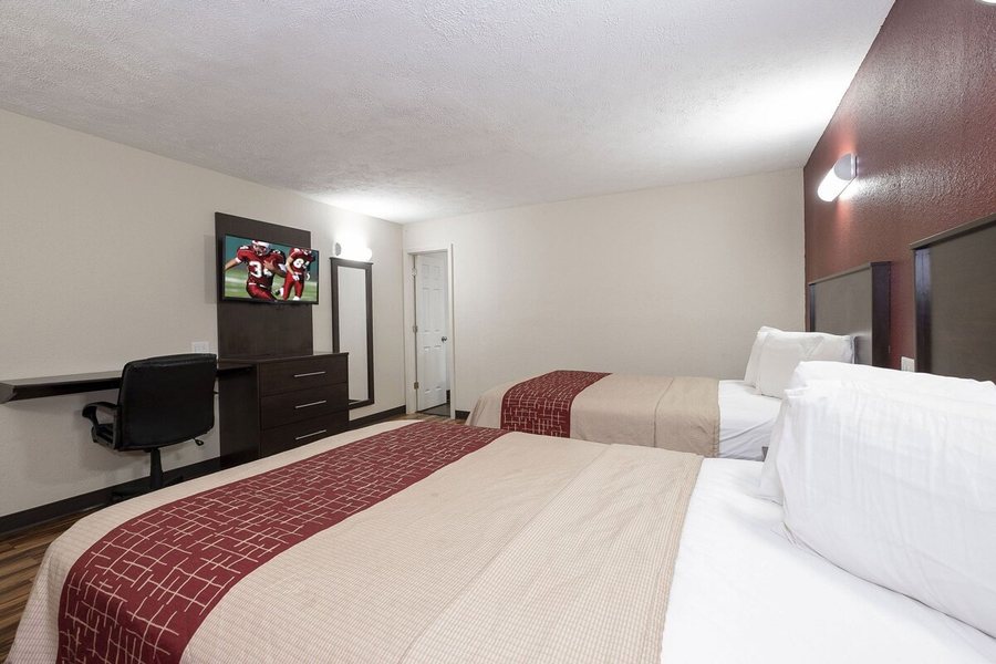 Red Roof Inn Starkville University — Guest room