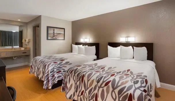 Red Roof Inn Stockton — Guest room