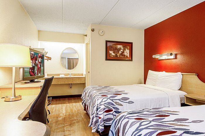 Red Roof Inn Suites Albany GA — Guest room
