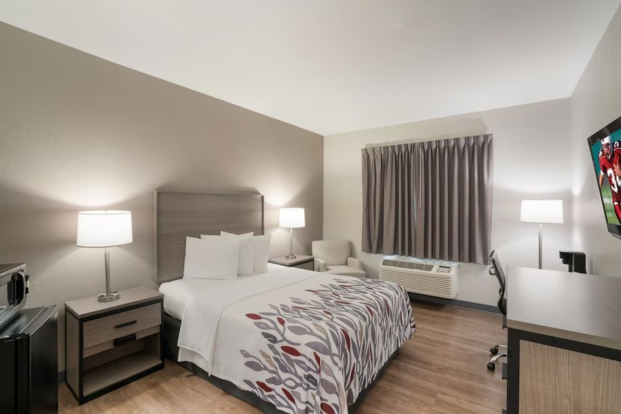 Red Roof Inn Suites Carrollton GA West Georgia — Guest room
