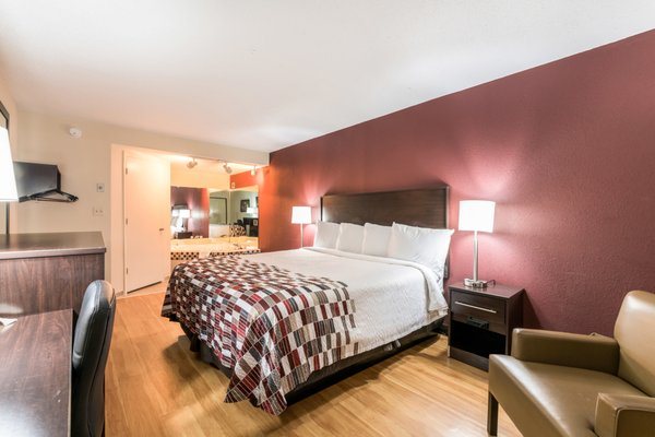 Red Roof Inn Suites Lexington Hamburg — Guest room