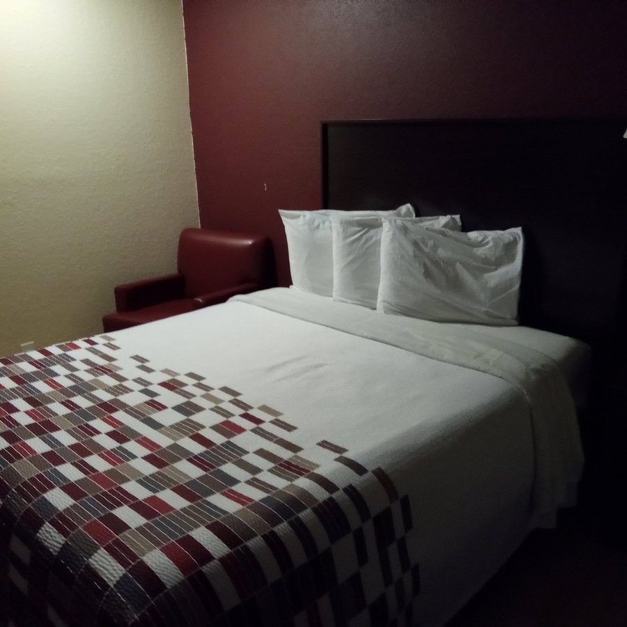 Red Roof Inn Suites Pensacola East Milton — Guest room