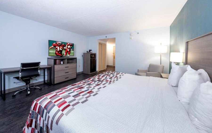 Red Roof Inn Suites Wilmington New Castle — Guest room