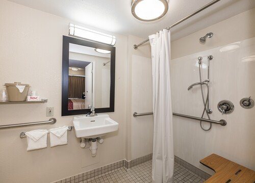 Red Roof Inn Tucson North Marana — Bathroom