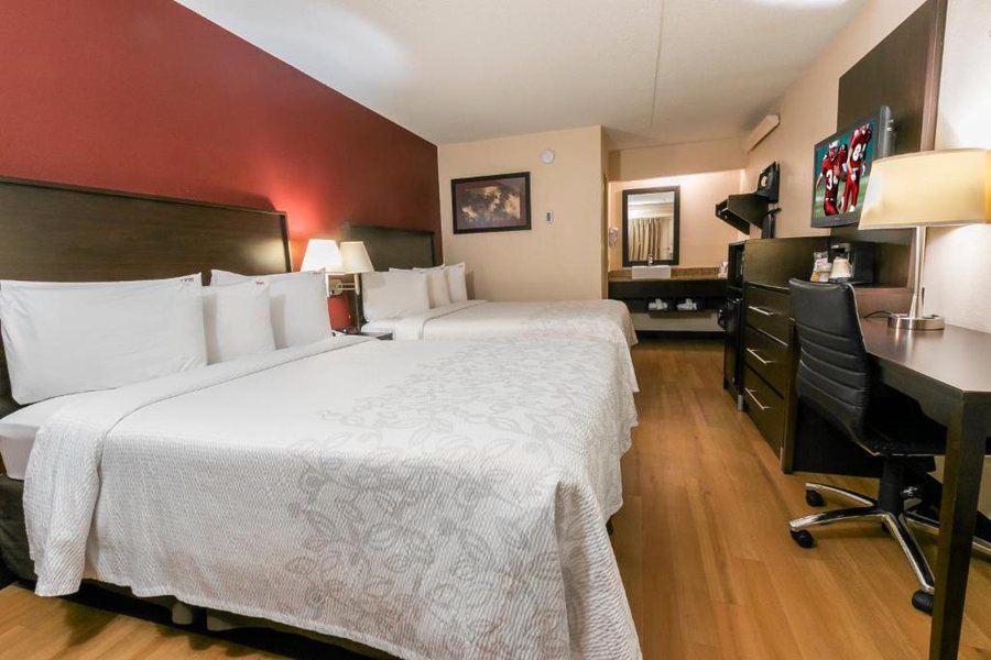 Red Roof Inn Washington DC — Guest room