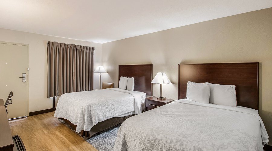 Red Roof Plus Dallas Addison — Guest room