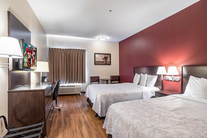 Red Roof Plus Houston Energy Corridor — Guest room
