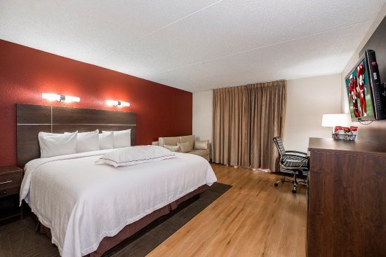 Red Roof Plus Suites Knoxville West Cedar Bluff — Guest room