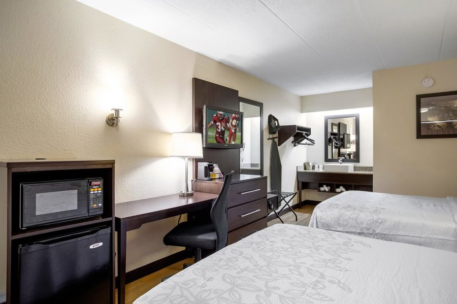 Red Roof PLUS Washington DC Rockville — Guest room