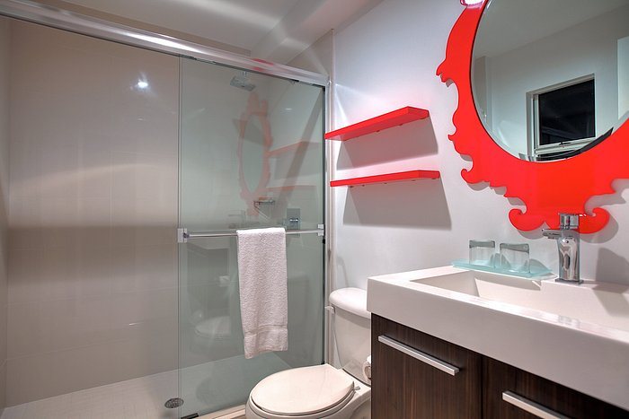 Red South Beach Hotel Miami Beach Florida — Bathroom