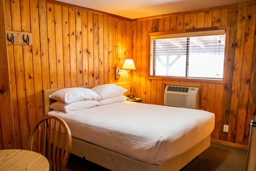 Red Stone Inn — Guest room