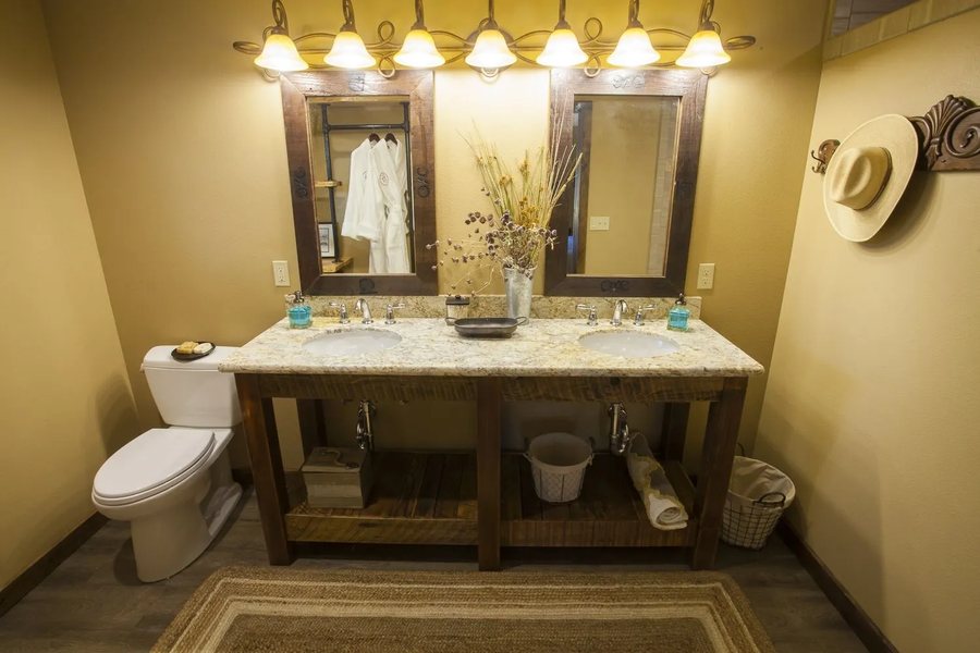 Red Tail Ranch — Bathroom