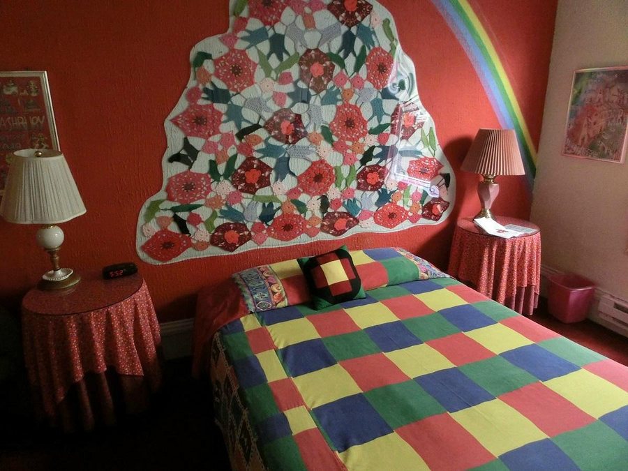 Red Victorian LLC — Guest room