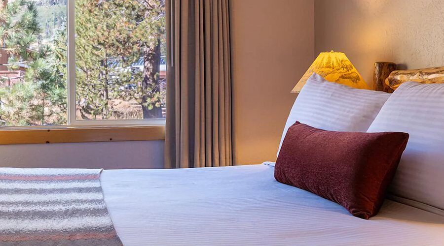 Red Wolf Lodge at Olympic Valley — Guest room