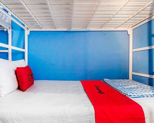 RedDoorz Hostel Beach Road — Guest room