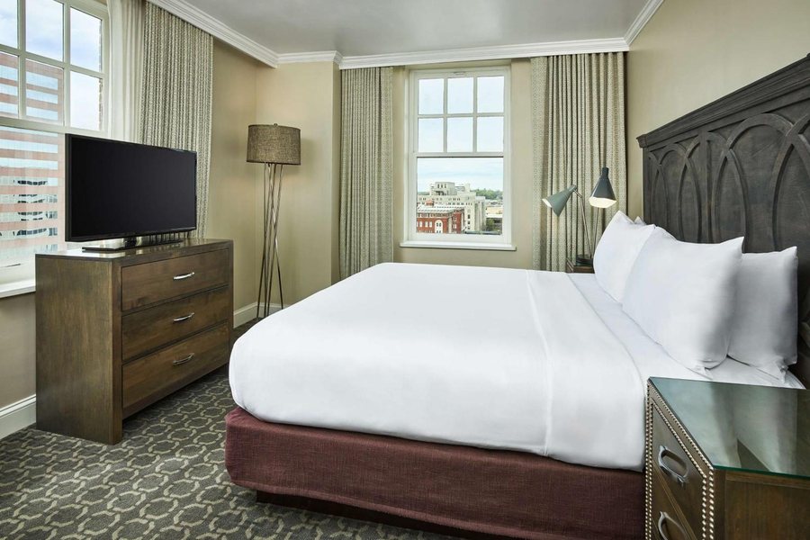 Redmont Hotel Birmingham Curio Collection By Hilton — Guest room