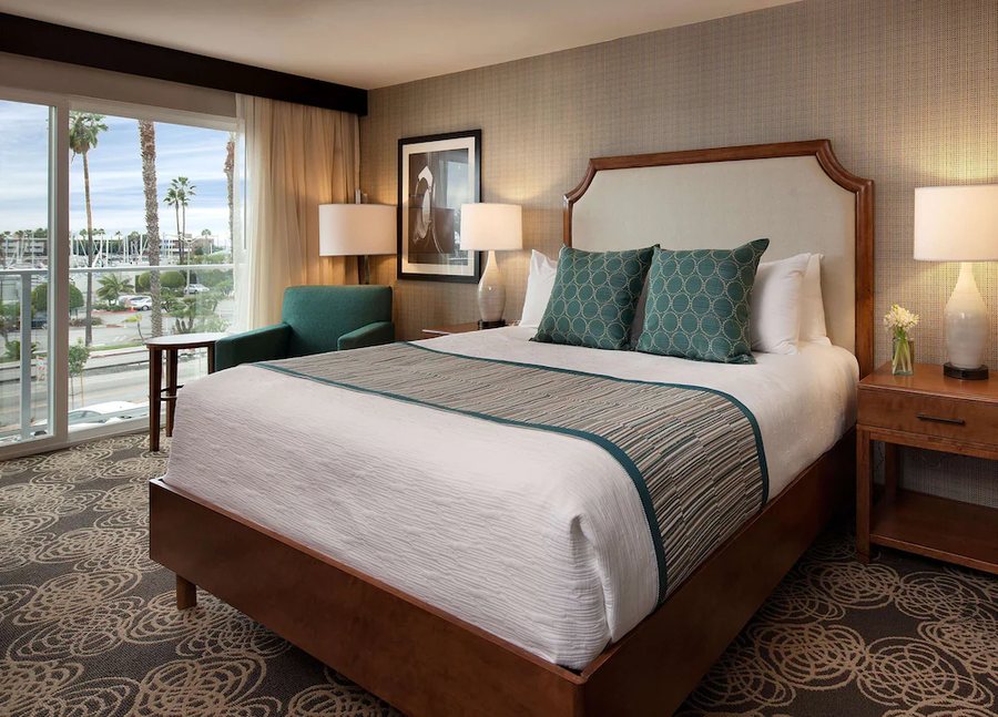 Redondo Beach Hotel Tapestry Collection by Hilton — Guest room