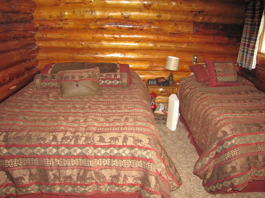 Redoubt Mountain Lodge — Guest room